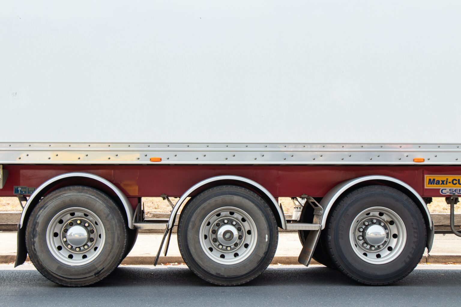 Hybot's H49 Redefines Heavy-Duty Trucking with Gaseous Hydrogen