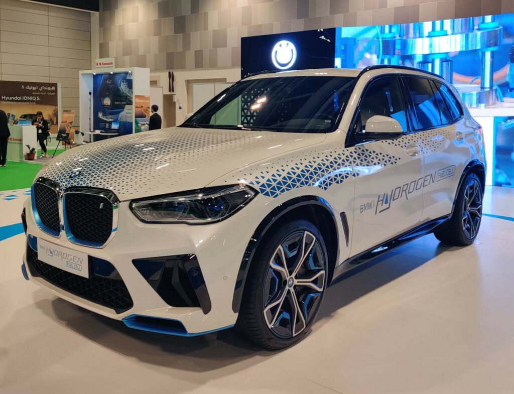GHSO Delegates Drive Hydrogen-powered BMW iX5 from Dubai to Sohar