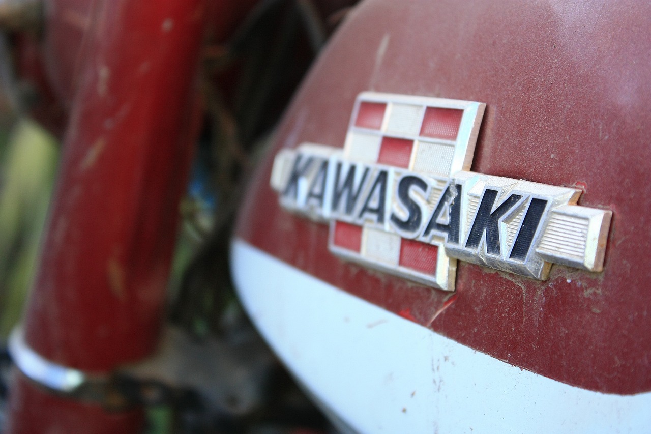 Kawasaki unveils bulky new hydrogen motorcycle