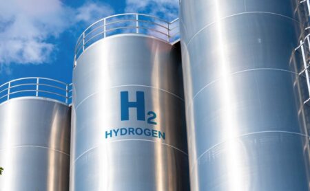 Installation with Pressurized Reactor for Hydrogen Production