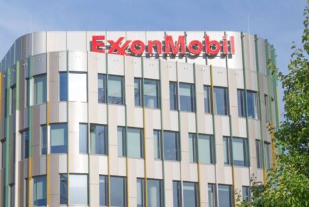 ExxonMobil Cuts Low-Carbon Spending as Oil Majors Recenter on Fossil Fuel Cash Flow