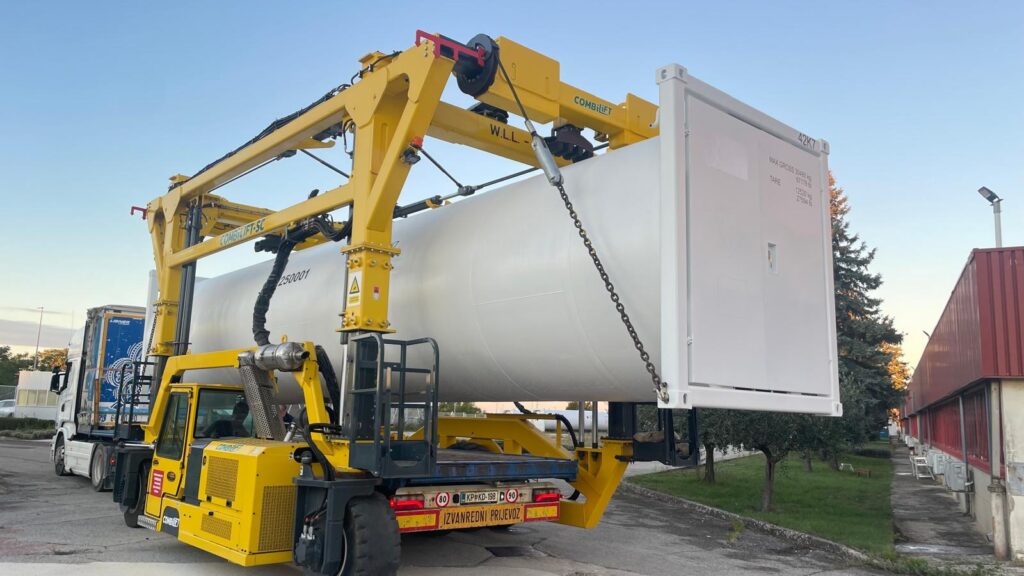 The 40-Foot Fortresses Powering the Global Supply Chain The 40-Foot Fortresses Powering the Global Supply Chain