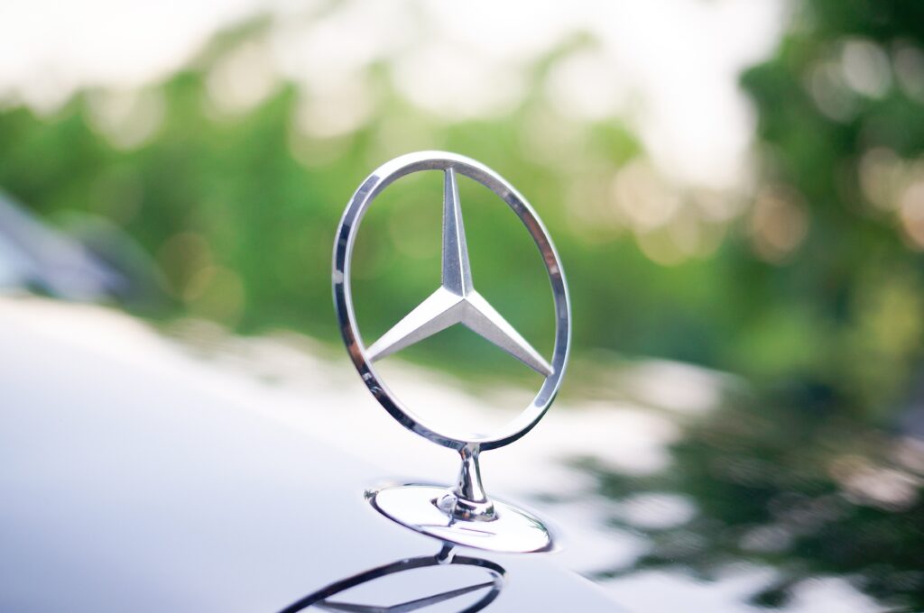 Mercedes Benz and Hydro Scale Low Carbon Aluminum Supply for Future EVs