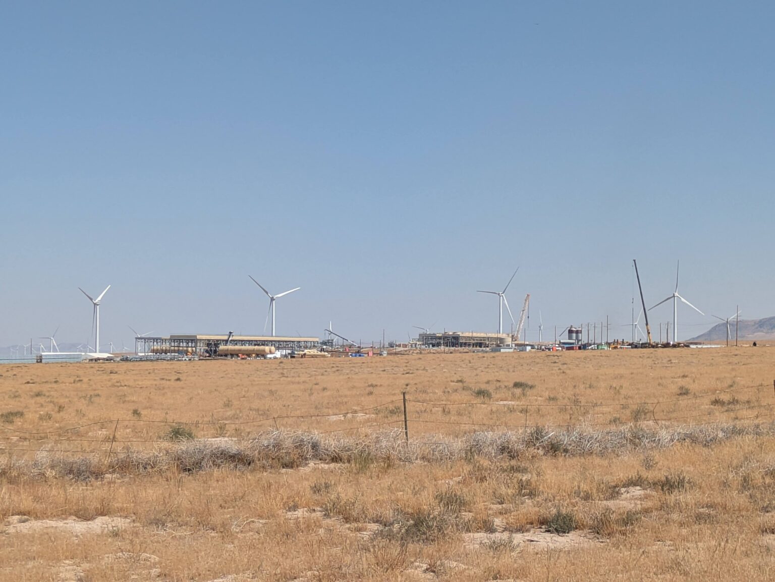 Cape Station geothermal: 33 MW net implies 100 kg/s wells The Cape Station geothermal development site in the Utah desert with wind turbines in the background