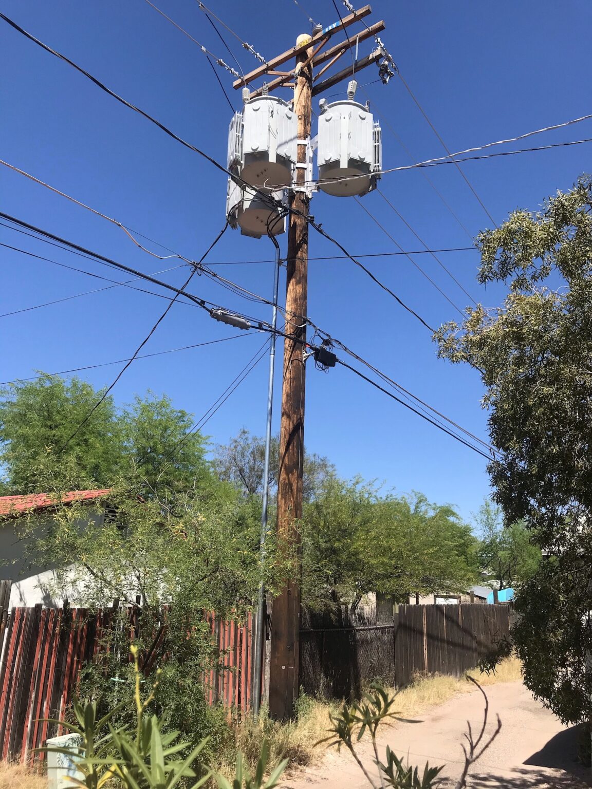 EIB Neoenergia loan: €150m for Brazil grid upgrade EIB Neoenergia loan: pole mounted electricity distribution transformers
