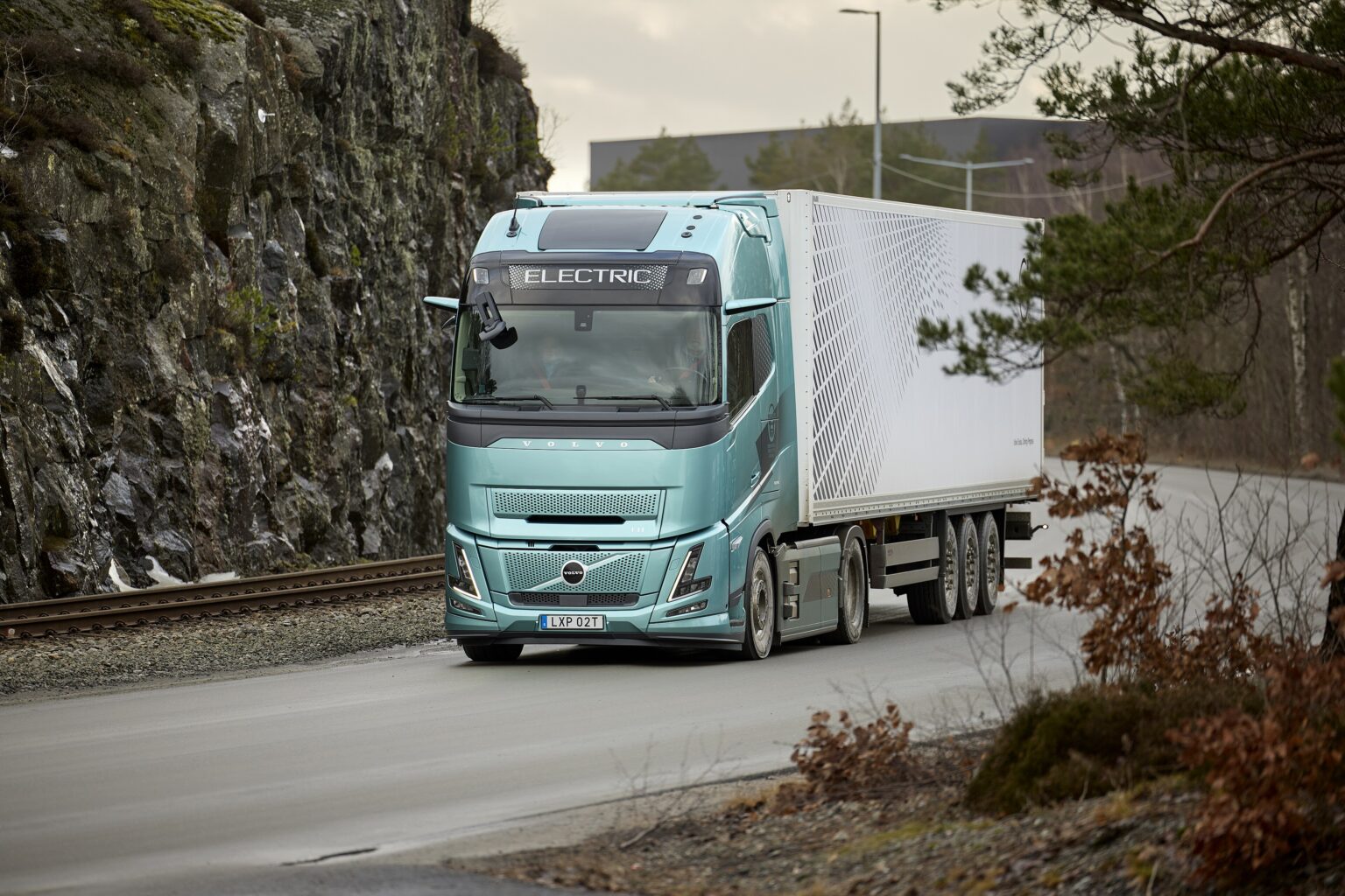 A battery-electric heavy-duty truck tractor unit on a European road