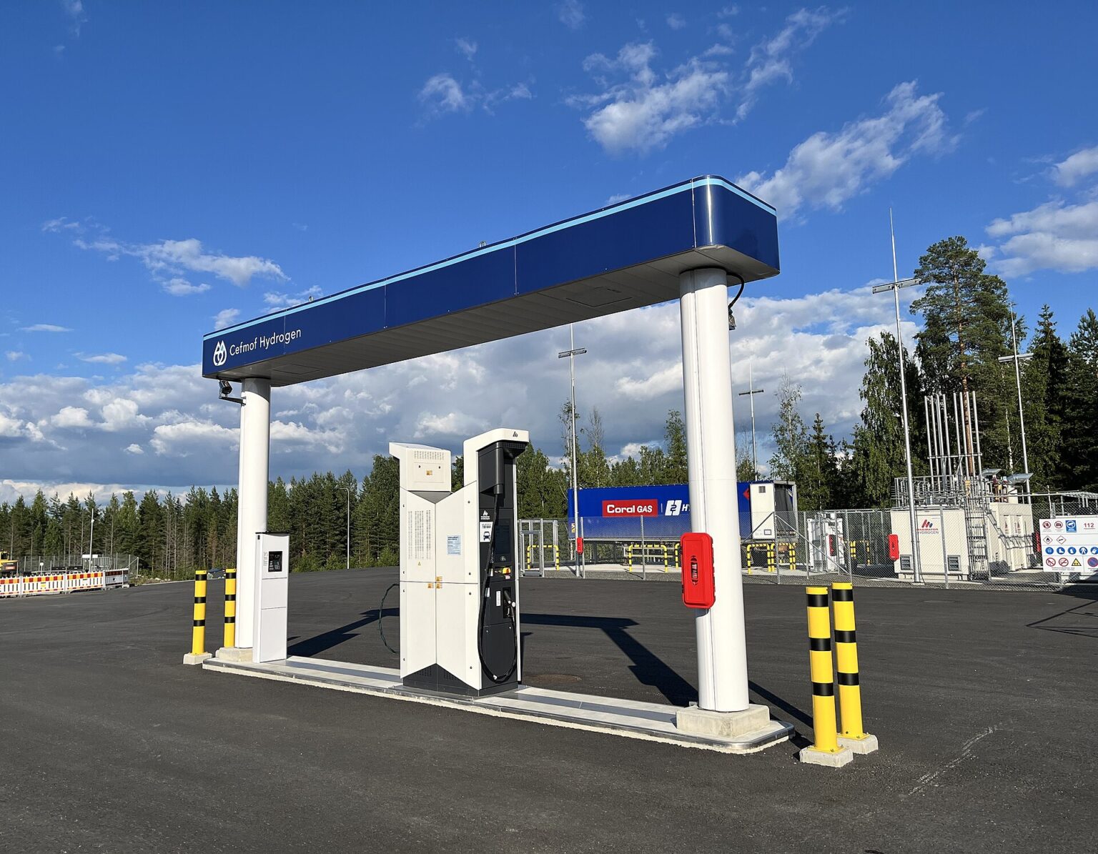 Hydrogen refuelling leaks: 4 to 6 m hazard zone, 1:20 test Hydrogen refuelling station in Jyväskylä, Finland