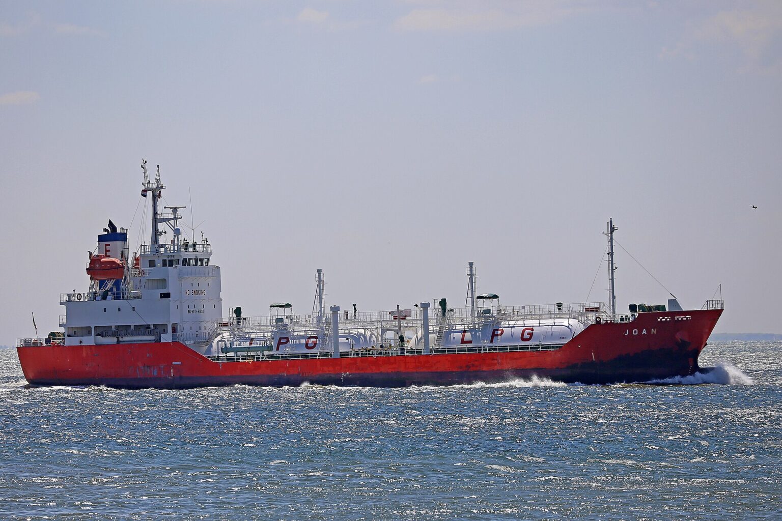 Maersk ammonia carriers: an LPG gas tanker at sea