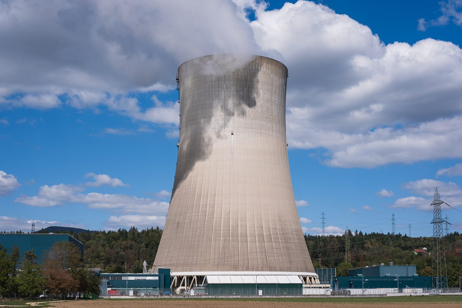 Linglong One SMR Enters Hot Testing Before 2026 Fuel Load Cooling tower of the Gösgen nuclear power plant in Switzerland